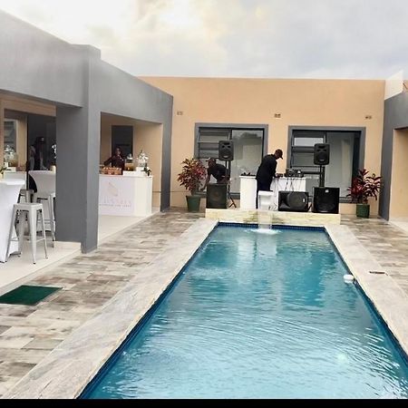 De Lux Villa Bulawayo Esterno foto