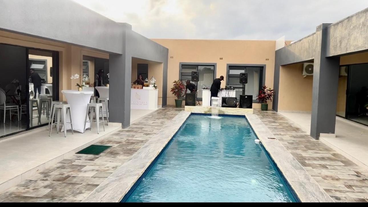 De Lux Villa Bulawayo Esterno foto